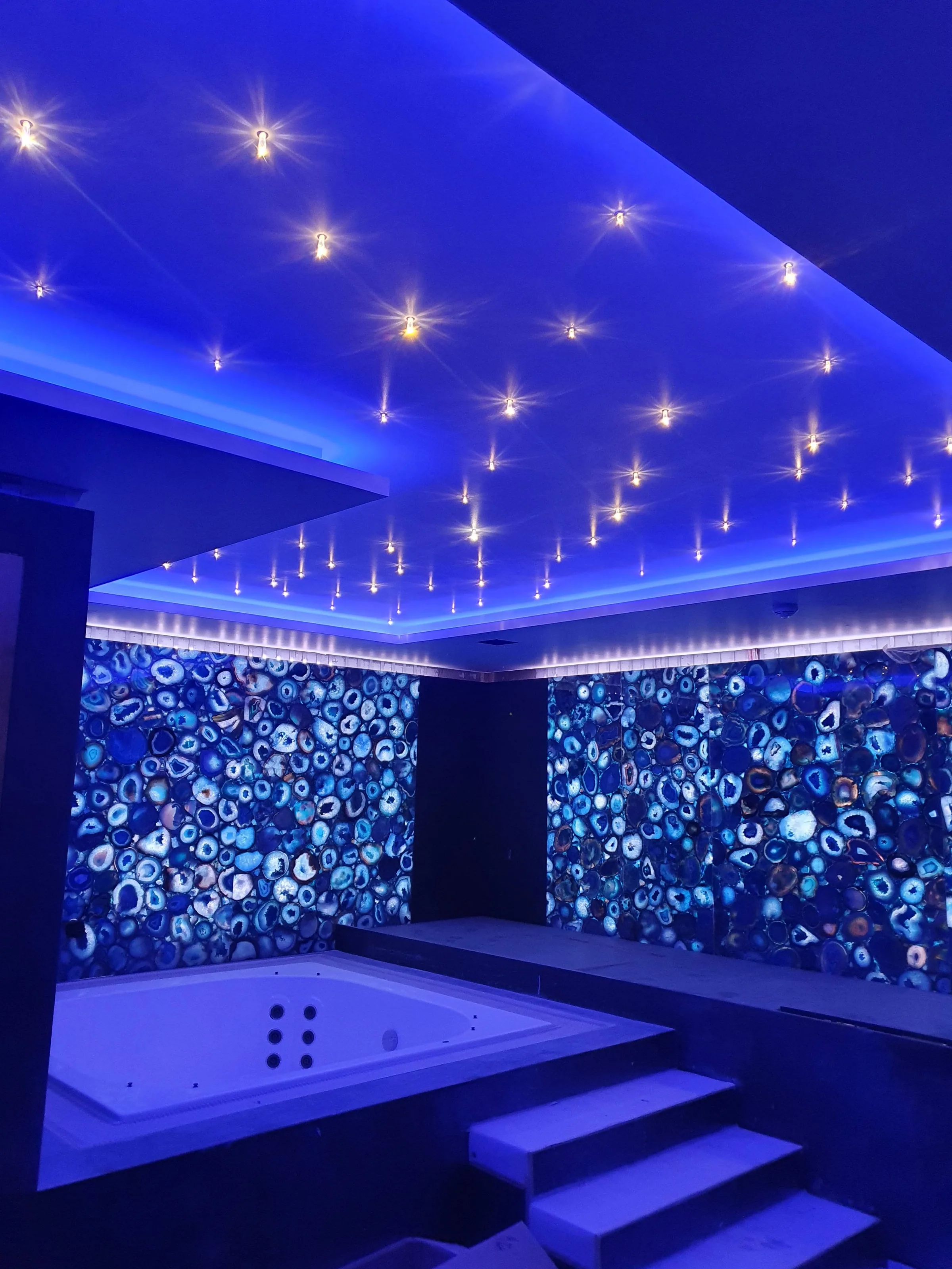 Spa privé agate bleue ambiance LED