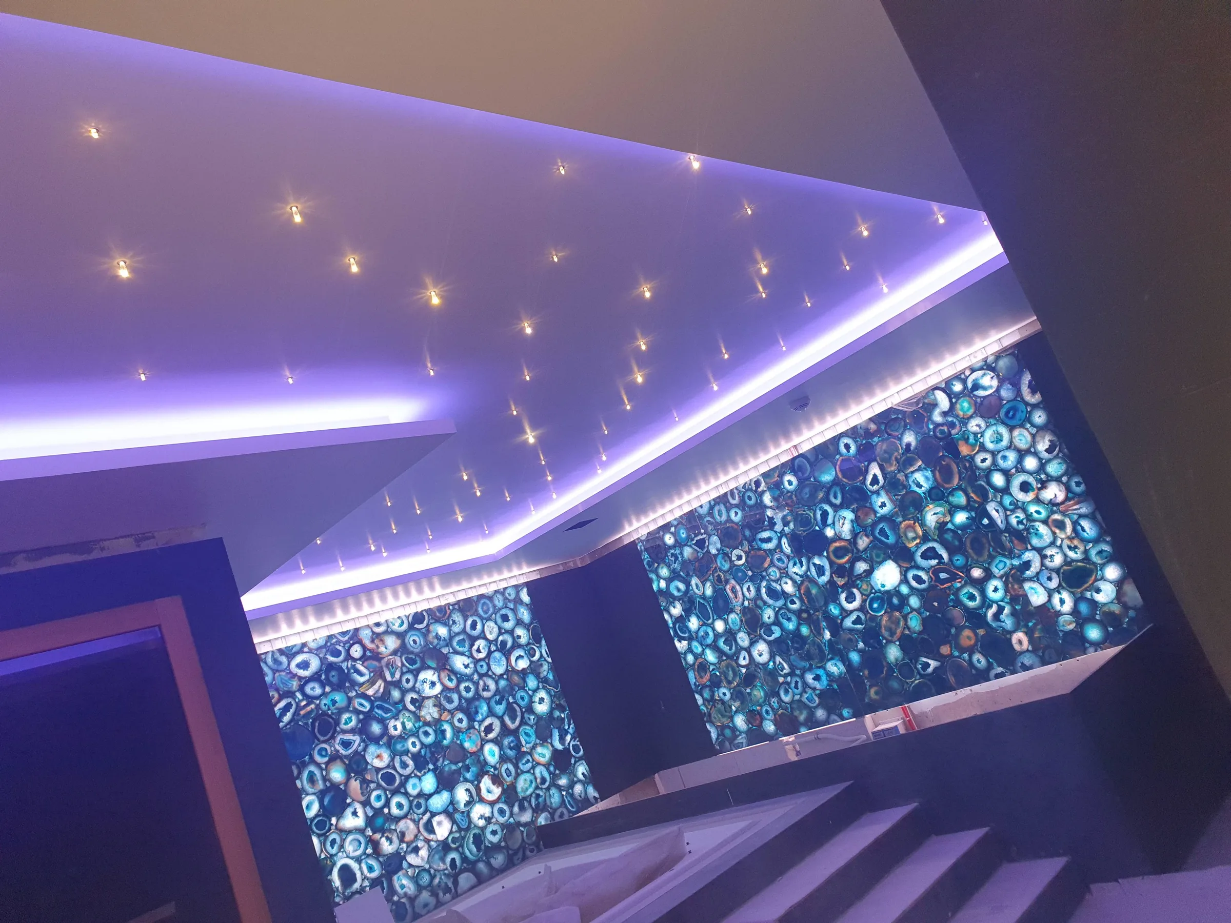 Panneaux agate bleus plafond étoilé